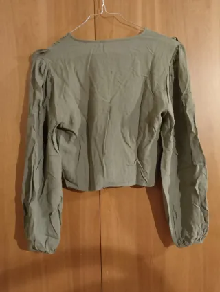 Blusa verde con volantes