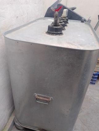 Depósito para caldera con medidor