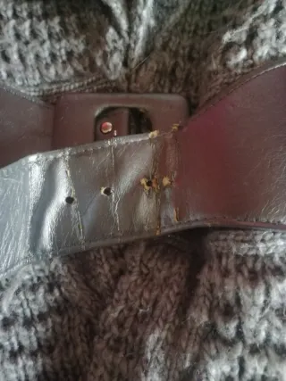 Chaqueta de punto con cinturón y pelo