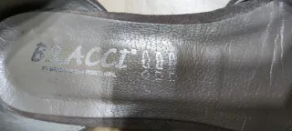 Zapatos planos ante color topo.