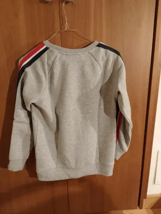 Sudadera gris con detalle París