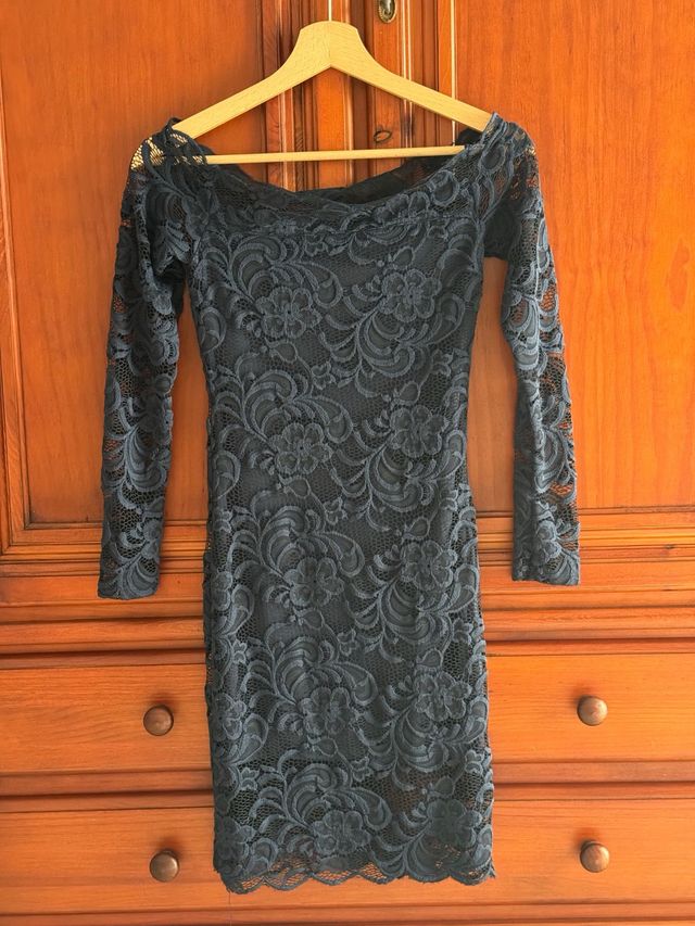 Precioso vestido encaje azul marino