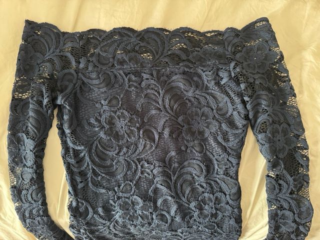 Precioso vestido encaje azul marino