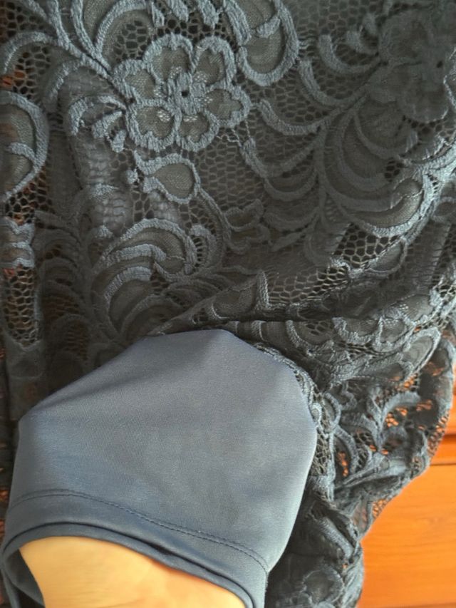 Precioso vestido encaje azul marino