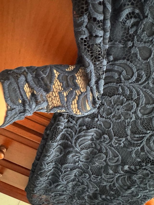 Precioso vestido encaje azul marino