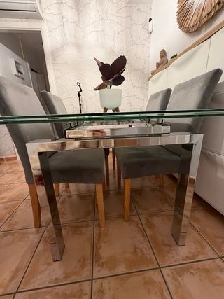 Mesa extensible 6-8 personas + 4 sillas