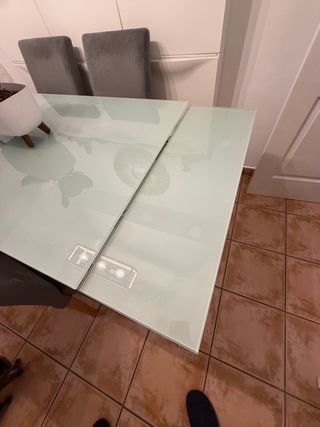 Mesa extensible 6-8 personas + 4 sillas