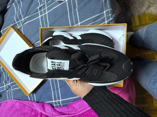 Zapatillas Adidas Negras y Blancas