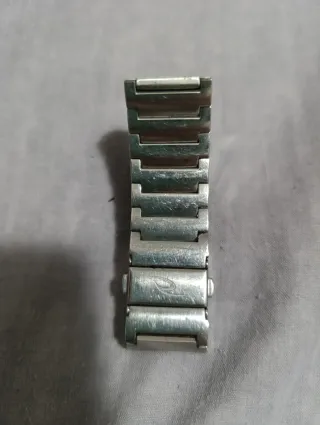 Reloj Rip Curl plateado con grabado