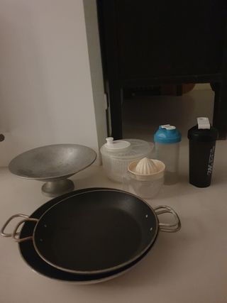 Lote de cocina: paellas, frutero y varios