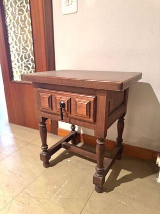 Lote de mesitas de noche antiguas de madera