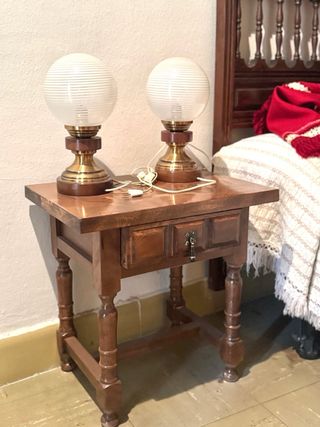 Lote de mesitas de noche antiguas de madera