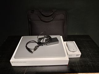 Microsoft Laptop 2 grigio + mouse Bluetooth.