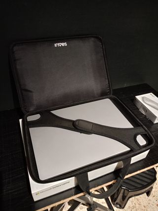 Microsoft Laptop 2 grigio + mouse Bluetooth.