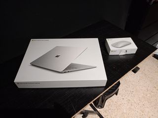 Microsoft Laptop 2 grigio + mouse Bluetooth.