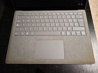 Microsoft Laptop 2 grigio + mouse Bluetooth.