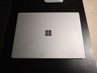 Microsoft Laptop 2 grigio + mouse Bluetooth.