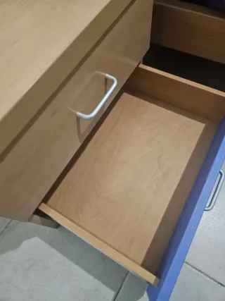 Mesita de noche de madera