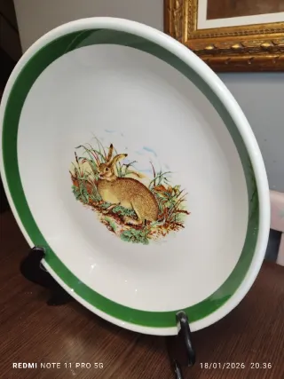 Palangana in porcellana vintage con coniglio