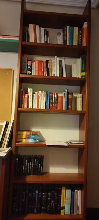 Estantería de madera para dormitorio