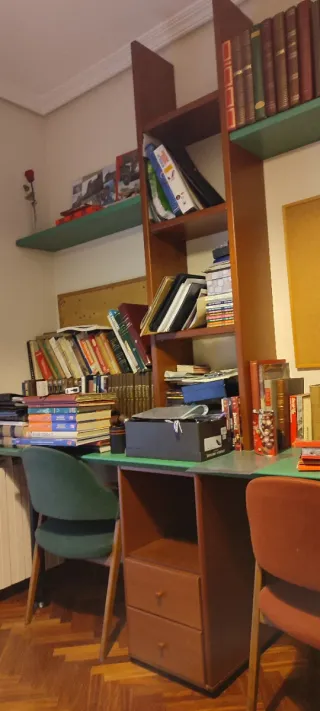 Estantería de madera para dormitorio