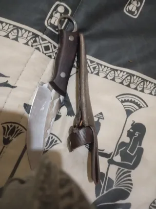 Cuchillo de cuero con anilla