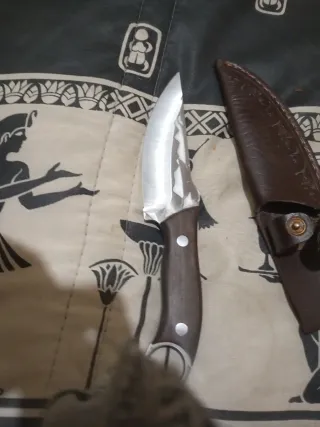 Cuchillo de cuero con anilla