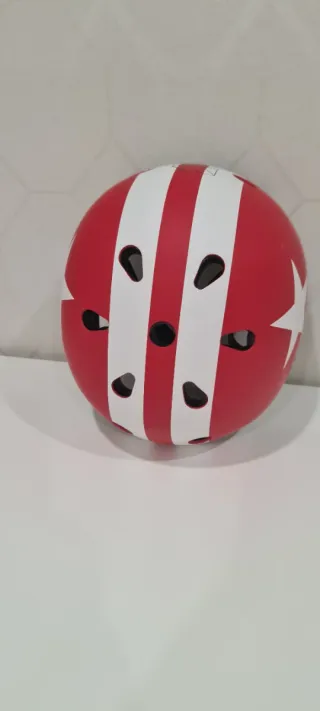 Casco nuevo infantil rojo con estrella blanca Molt