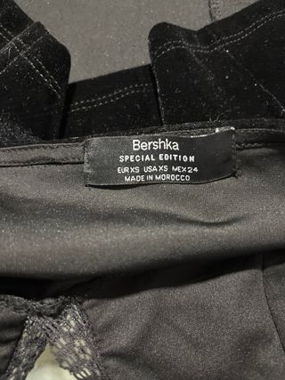 Top negro de terciopelo con encaje