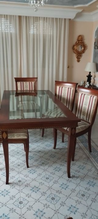 Mesa de comedor estilo inglés
