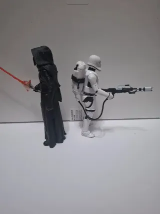 KYLO REN y FLAMETROOPER de STAR WARS. HASBRO