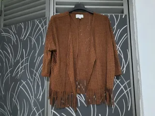 Chaleco marrón con flecos