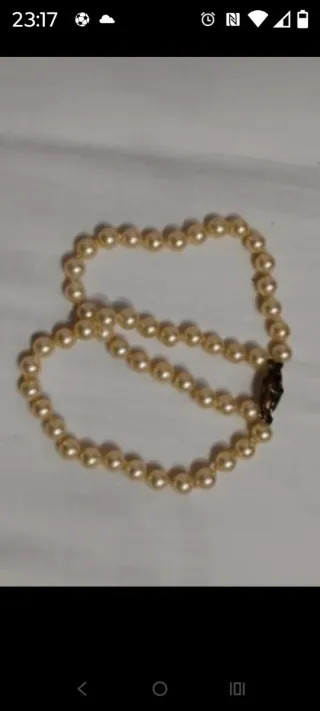 Pulsera de perlas blancas