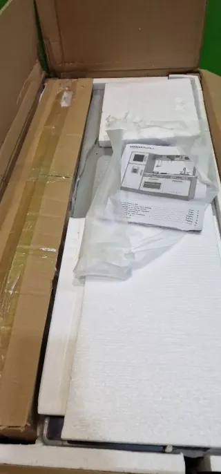 Cocina de juguete, disposición en línea, de madera