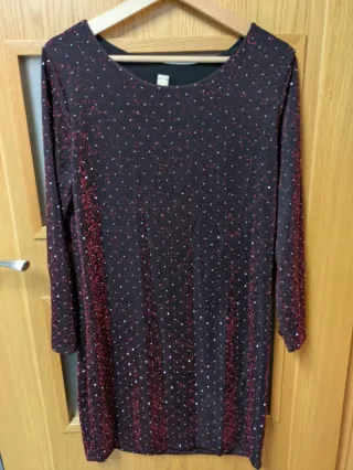 Vestido granate con brillos y manga larga