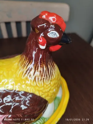 Caja de porcelana con forma de gallina