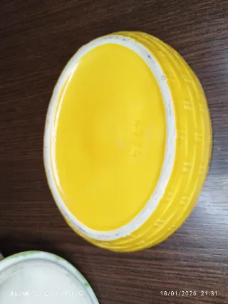 Caja de porcelana con forma de gallina