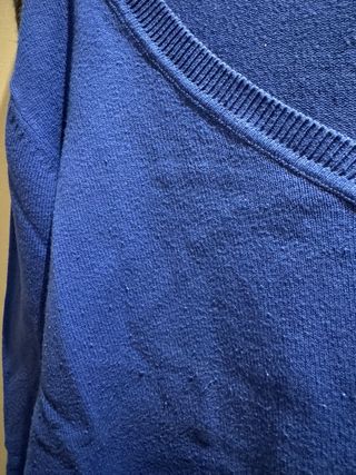 Jersey azul cuello pico