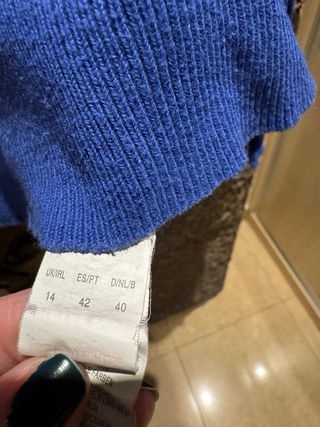 Jersey azul cuello pico