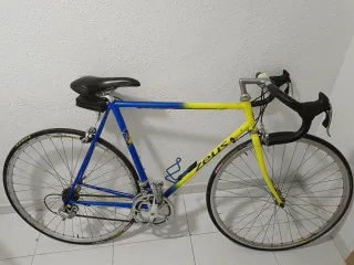 Bicicleta de carretera Zeus azul/amarilla