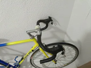 Bicicleta de carretera Zeus azul/amarilla