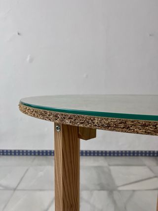 Mesa redonda de madera y cristal