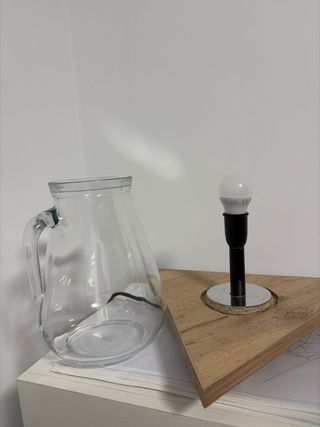 Lámpara de cristal y madera