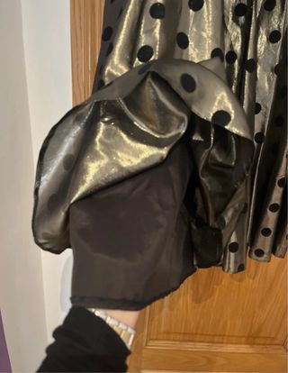 Falda larga lunares dorada y negra