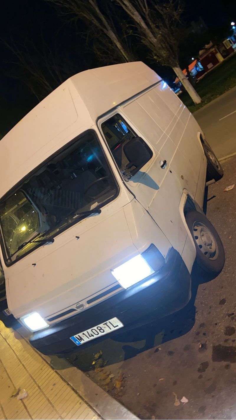 Nissan Trade 1996 - foto 1