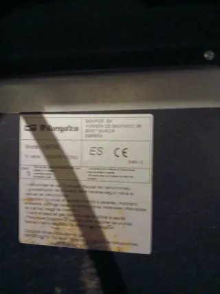 Estufa de gas negra con detalles grises