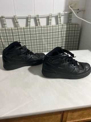Nike Air Force 1 Mid Negras Talla 42