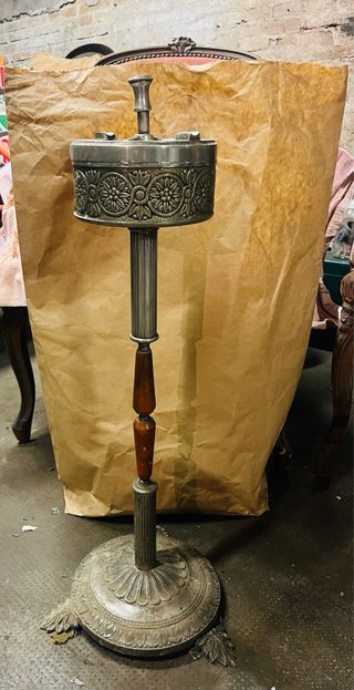 Cenicero de pie antiguo de Francia