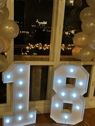 Número 18 con Luces LED