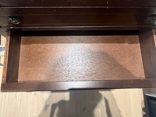 Escritorio antiguo de madera